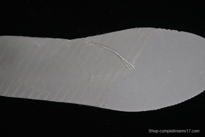 Supreme x Nike SB Dunk Low Anniversary Edition - XH0923-339