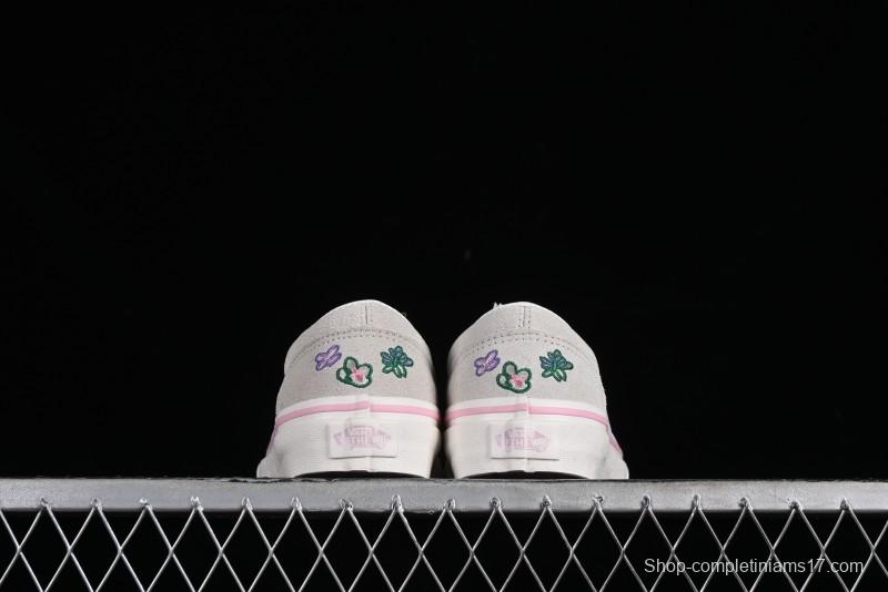 Vans Style 36 Low-Top Skate Shoes with Embroidered Details in Cream - VN000CRPGRN