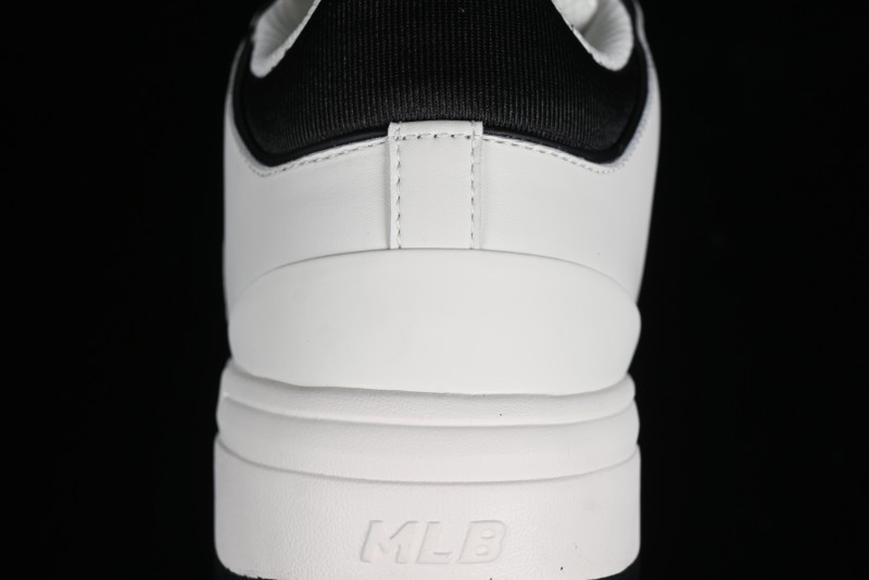 MLB Chunky Liner New York Yankees Hook & Loop Lightweight Platform Sneakers with 6cm Height Increase - 3ASXLMB3N50BKS