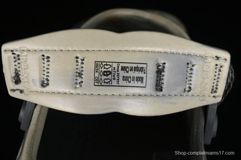 Crocs Classic Clog Slip-On Beach Sandals with Ventilation Holes - B.D4