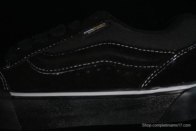 Vans Knu Skool Low Top Retro Casual Vulcanized Slip-On Shoes in Black - VN000CRPBMA