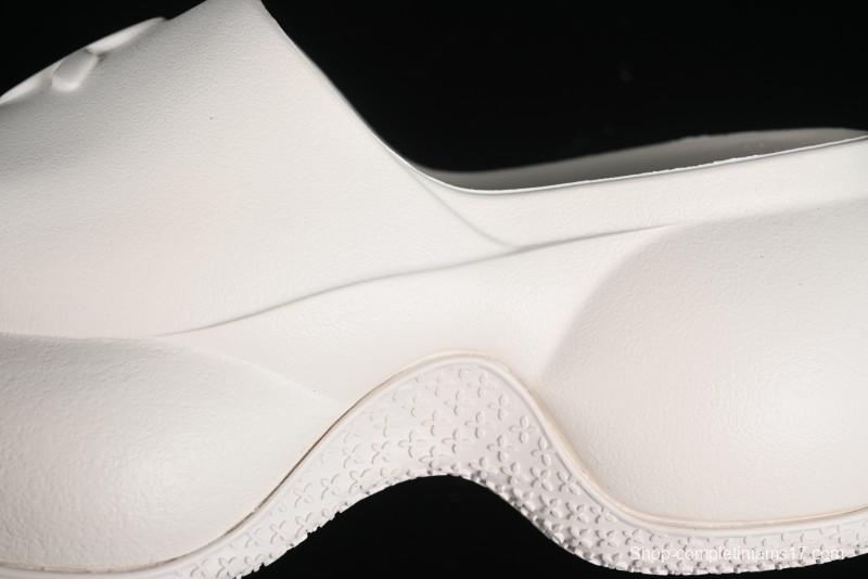 SMFK COMPASS Embossed One-Piece Platform Slides - E9066