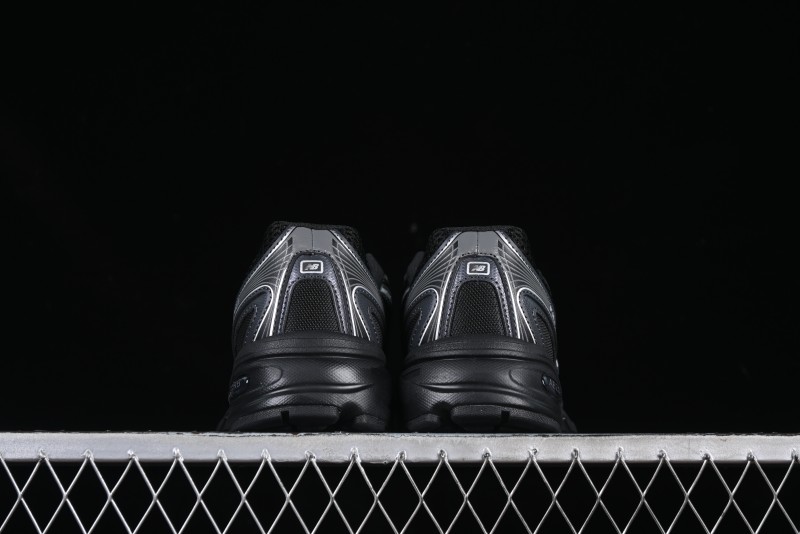 New Balance 740 Black and Silver Retro Running Sneakers for Men