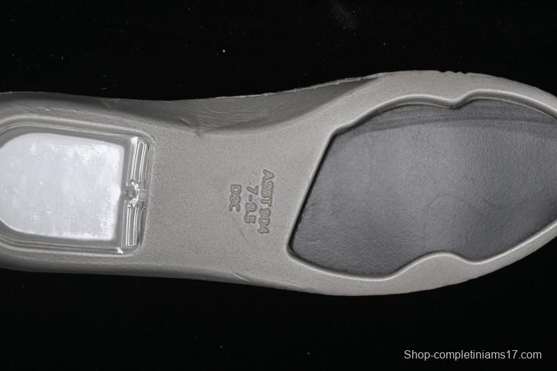 Nike SB Dunk Low Premium Skateboarding Shoes in Black and White - FN5880-001