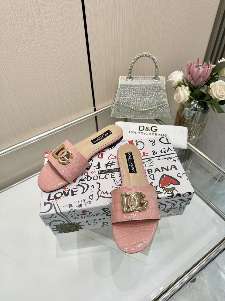 2025 Women Dolce & Gabbana Pink Leather Slippers LY00190