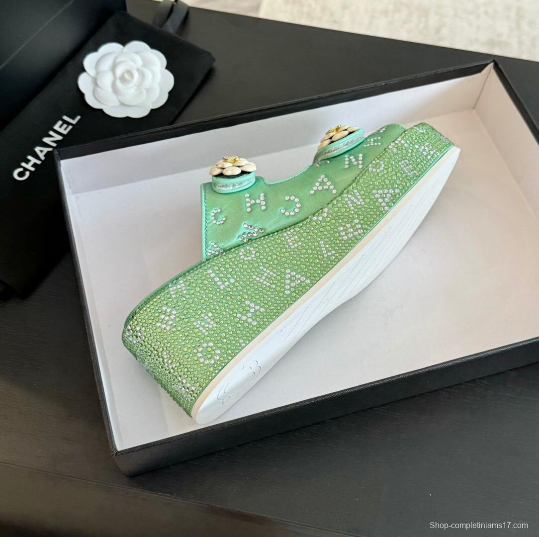 2025 Slippers Chanel Green Leather Platform Floral LY00330