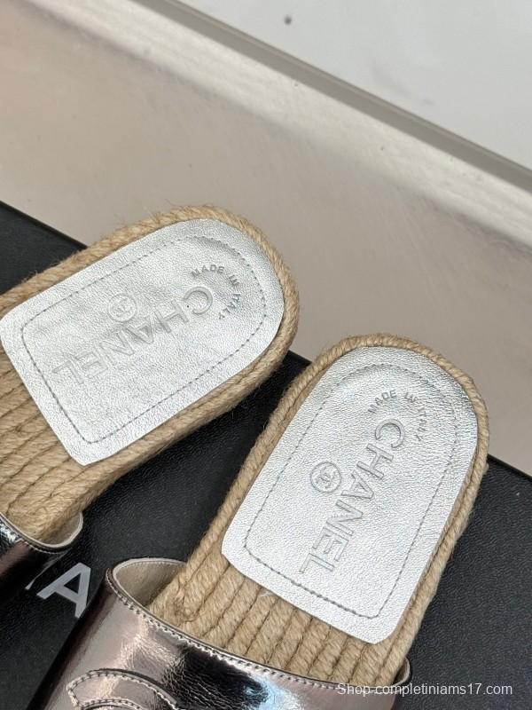 2025 Slippers Chanel Metallic Leather Slippers