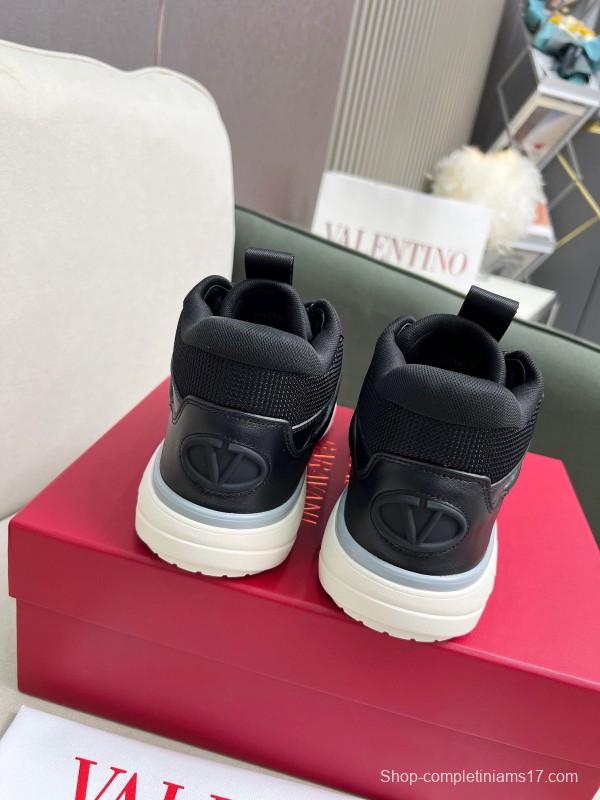 2025 Unisex Valentino Black Leather Sneakers LY00390
