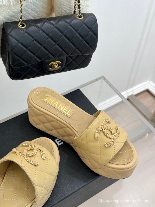 2025 Slippers Chanel Beige Leather Platform Quilted CC Chain
