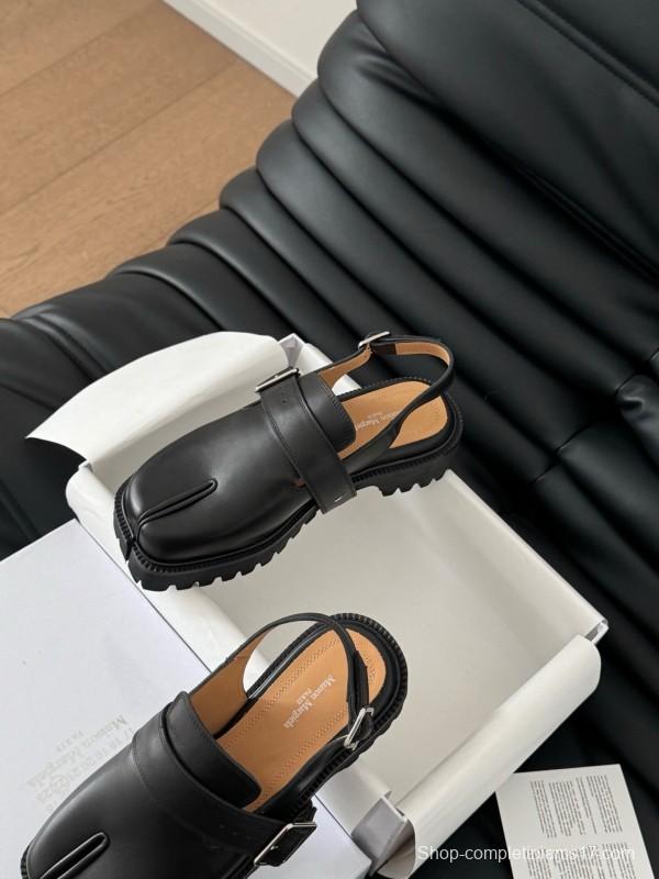 2025 Women MM6 Black Leather Sandals Tabi KFY00310