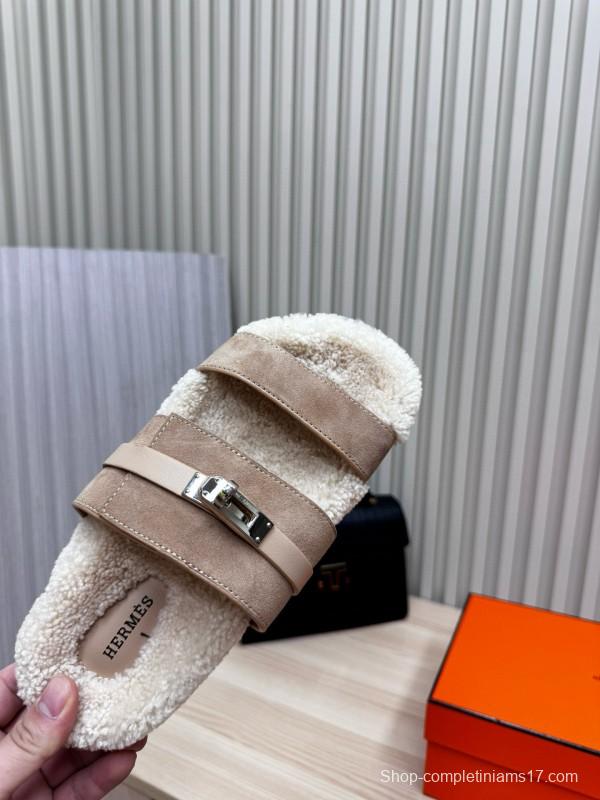 2024 Slippers Hermès Beige Shearling Leather Slippers