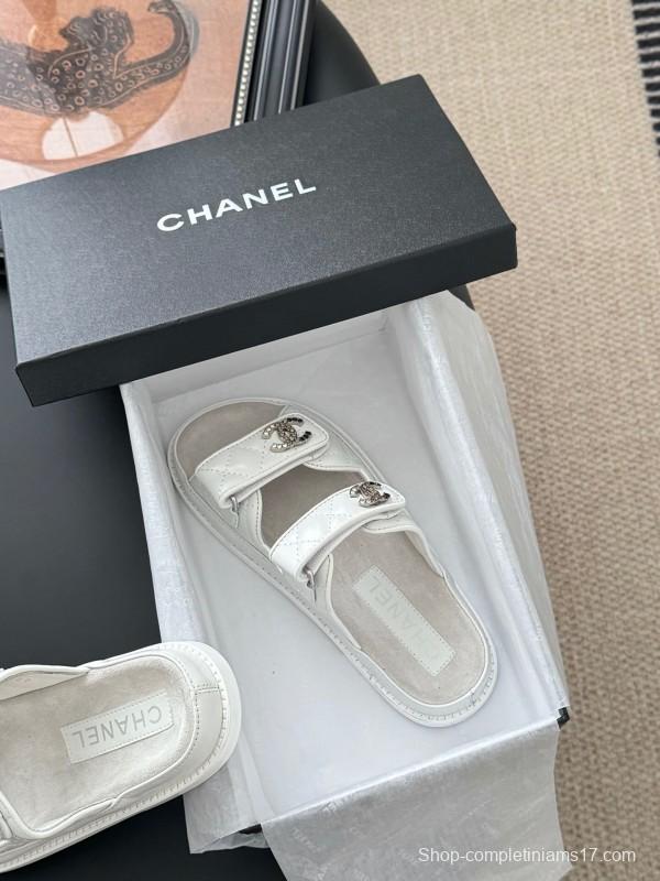 2025 Women Chanel White Leather Slippers LY00310