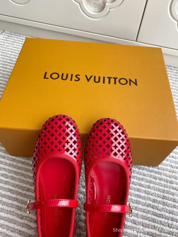 2025 Women Louis Vuitton Red Patent Leather Ballet Flats KFY00310