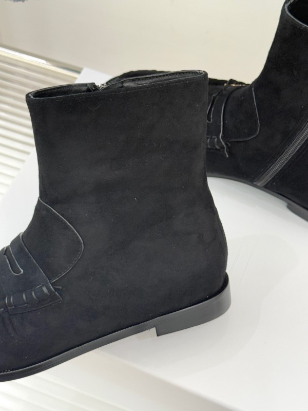 Saint Laurent YSL Letter Loaf Short Boots with Pleated Edge - KFY00430