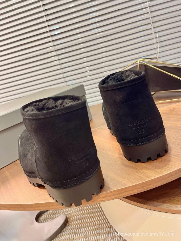 Balenciaga Oversized High Heel Snow Boots with Chunky Design - AS00500
