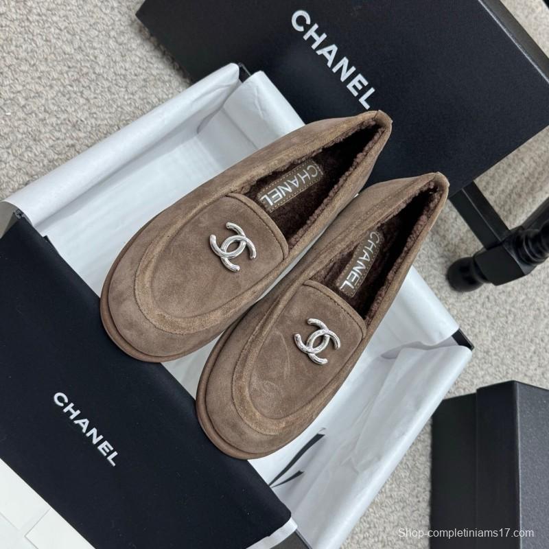 Chanel 2025 SS Teddy Fur Loafers with Double C Logo - KFY00300