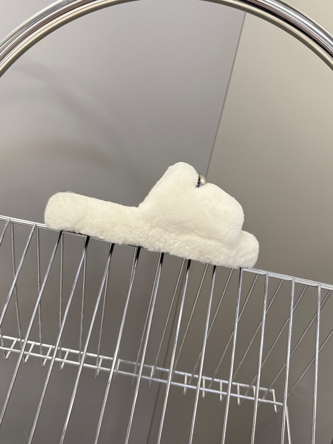 ALAÏA Fall/Winter 2025 Latest Fur Slippers - KFY00230